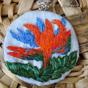 Pandantiv brodat-Floare pasare de paradis, Bijuterii, Coliere, Pandativ, Broderie, ARTYNOS