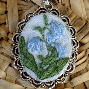 Pandantiv brodat-Bluebells - bijuterii - coliere - pandativ - Artynos.ro