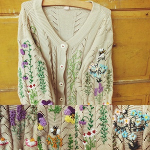 Cardigan cu flori brodate - Artynos.ro