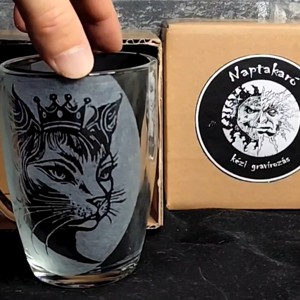 Cană de sticlă cu pisică regină  -  - Artynos.ro