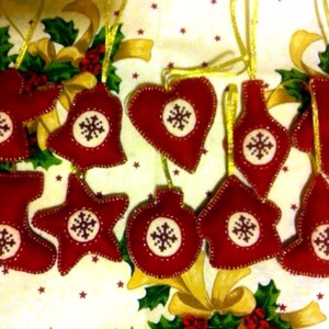 Ornament pom de Crăciun cu broderie cusături încrucișate -  - Artynos.ro