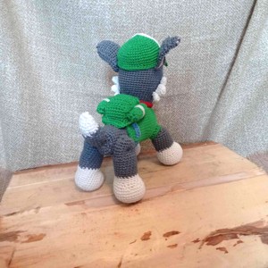 Paw Patrol-Rocky figură croșetată - jucării și echipamente pentru copii - plușuri - personaje de basm din pluș - Artynos.ro