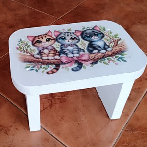 Taburet din lemn cu pisoi alb -  - Artynos.ro