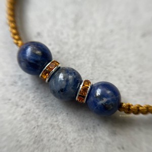 Brățară minerală macramé cu sodalită - bijuterii - brățări - brățări din mărgele - Artynos.ro