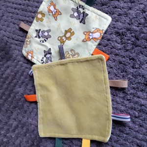 Servetele/paturi pentru scutece, Jucarii si echipamente pentru copii, Jucarii bebelusi, Jucarii de dentitie, Cusatura, Tissue - esarfa de somn: cu o multime de panglici colorate fiddly. Partea din fata este lenjerie de..., ARTYNOS