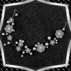 Bijuterii, ornamente de par, catarame de par: nunta, mireasa, ornamente de par casual ES-H-FÜ06e, , , ES-H-FÜ06e

Bentita este realizata din perla de ceara alba, coaja de floare acrilica si cristal cu ..., ARTYNOS