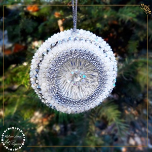 Globuleț Crăciun TRIDIMENSIONAL - argintiu, Accesorii de Crăciun, Decorațiuni de Crăciun de casă, Decorațiuni pentru pomul de Crăciun, Cusătură, Împletituri, broderie cu mărgele, ARTYNOS
