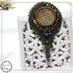 BROȘĂ ovală elegantă cu fundiță și perlă lacrimă, Bijuterii, Broșă, insigne, Insigne, Confecționarea bijuteriilor, Împletituri, broderie cu mărgele, ARTYNOS