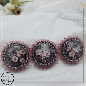 BROȘĂ CU FLORI DE PIERSIC - margine roz transparent - bijuterii - broșă, insigne - insigne - Artynos.ro