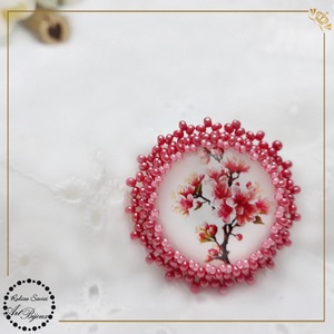 BROȘĂ FLORI CIREȘ - margine roșu intens, Bijuterii, Broșă, insigne, Insigne, Confecționarea bijuteriilor, Împletituri, broderie cu mărgele, ARTYNOS