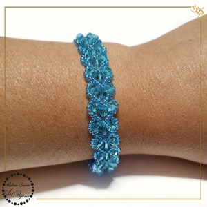 BRĂȚARĂ cu INIMIOARE din cristale - bleu transparent - bijuterii - brățări - brățări din mărgele - Artynos.ro