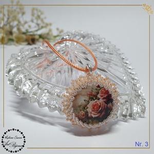 PANDANTIV trandafiri cu margine roz-piersică - Nr.3 - bijuterii - coliere - pandative - Artynos.ro PANDANTIV trandafiri cu margine roz-piersică - Nr.3 - bijuterii - coliere - pandative - Artynos.ro