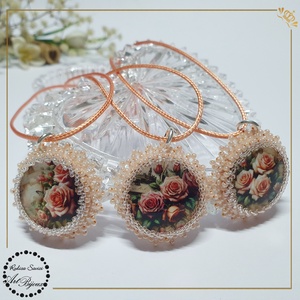 PANDANTIV trandafiri cu margine roz-piersică - Nr.3 - bijuterii - coliere - pandative - Artynos.ro PANDANTIV trandafiri cu margine roz-piersică - Nr.3 - bijuterii - coliere - pandative - Artynos.ro