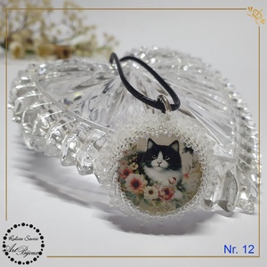 PANDANTIV pisici alb cu negru - Nr.12 - bijuterii - coliere - pandative - Artynos.ro