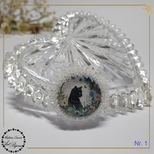 BROȘĂ pisici alb cu negru - Nr.1 - bijuterii - broșe - Artynos.ro BROȘĂ pisici alb cu negru - Nr.1 - bijuterii - broșe - Artynos.ro