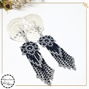 CERCEI CU FLOARE ȘI FRANJURI - negru cu argintiu - bijuterii - cercei - cercei din mărgele - Artynos.ro