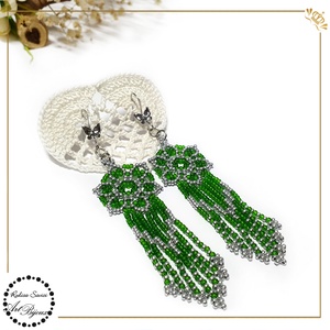 CERCEI CU FLOARE ȘI FRANJURI - verde cu argintiu - bijuterii - cercei - cercei din mărgele - Artynos.ro