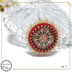 BROȘĂ MODELE STILIZATE cu margine crem - nr. 1 - bijuterii - broșe - Artynos.ro