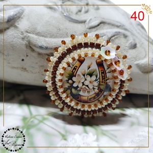 Broșă flori și potcoavă - nr 40 - bijuterii - broșe - Artynos.ro