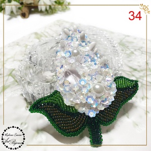 Broșă liliac alb - nr 34 - bijuterii - broșe - Artynos.ro