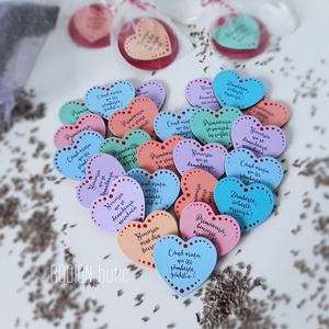 Martisoare brosa inimioare pictate manual cu mesaje haioase handmade - bijuterii - mărțișor - Artynos.ro