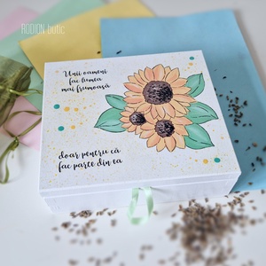 Cutie din lemn bijuterii floara soarelui pictata manual personalizata cu mesaj - Artynos.ro