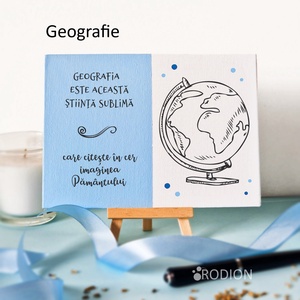 Placheta cadru didactic GEOGRAFIE personalizata cu mesaj lucrata manual, Casă & Stil de viață, Accesorii pentru decorat casa, Picturi murale, Panouri și tablouri, panouri decorative, Obiecte pictate, Pictură, ARTYNOS