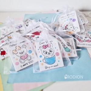 Marturii botez cu magnet pictat manual personalizate cu nume Albinuta - jucării și echipamente pentru copii - daruri de botez - Artynos.ro