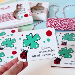 Mărțișoare cu magnet trifoi pictate manual cu mesaje haioase handmade - Artynos.ro