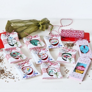 Martisoare brosa Best Teacher carte cu flori pictate manual handmade - bijuterii - mărțișor - Artynos.ro