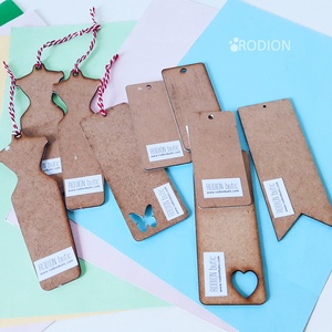 Semn de carte buburuza pictat manual cu mesaj handmade - bijuterii - mărțișor - Artynos.ro