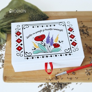 Cutie pictata manual cu motive populare romanesti personalizata cu mesaj suvenir traditional - Artynos.ro