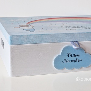 Cufar pentru amintiri pictat manual personalizat cu nume baietel curcubeu - jucării și echipamente pentru copii - daruri de botez - Artynos.ro