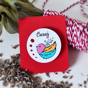Martisor brosa Pasare pictat manual cu text handmade - Artynos.ro