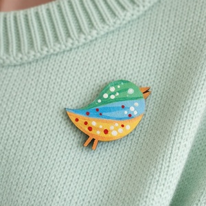 Set martisoare tip brosa pictate manual pe lemn cu motive de primavara - bijuterii - mărțișor - Artynos.ro