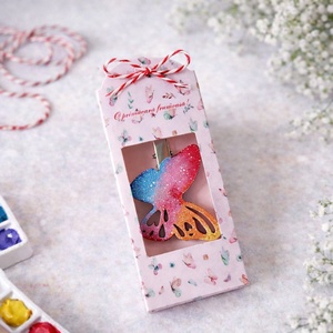 Martisor tip clama Fluturas pictat manual handmade - bijuterii - mărțișor - Artynos.ro