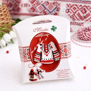 Martisoare brosa in forma de ie romaneasca, pictate manual handmade - bijuterii - mărțișor - Artynos.ro