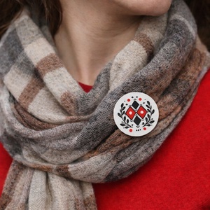 Martisoare brosa motive traditionale pictate manual handmade - bijuterii - mărțișor - Artynos.ro