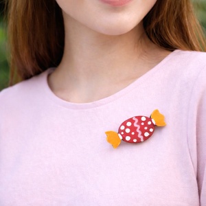 Martisoare brosa pictate manual in forma bomboana - bijuterii - mărțișor - Artynos.ro