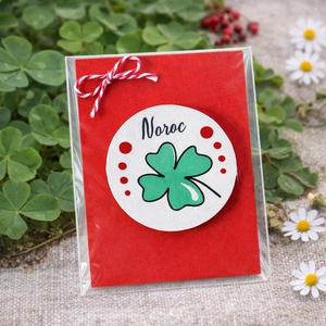 Martisor brosa Trifoi pictat manual cu text handmade - bijuterii - mărțișor - Artynos.ro