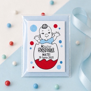 Marturii botez baietel pictat manual personalizate cu nume Kinder Surprise - Artynos.ro