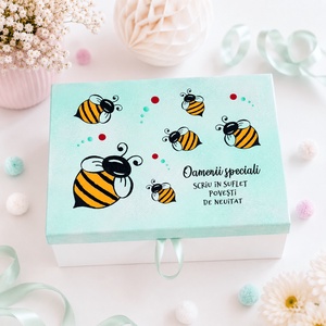 Cutie din lemn pentru accesorii pictata manual cu albinute, personalizata cu mesaj - Artynos.ro