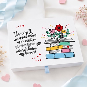 Cutie din lemn pentru profesori, pictata manual cu carti si flori, personalizata cu mesaj - Artynos.ro