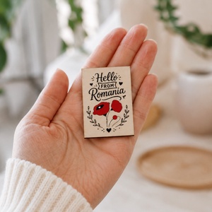 Suvenir Romania magnet de lemn pictat manual, model popular romanesc, tema traditionala - casă & stil de viață - echipamente de bucătărie - decor de bucătărie - magneți de frigider - Artynos.ro