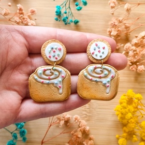 Cercei Cinnamon Roll � Cercei tip desert din lut polimeric, realizați manual - bijuterii - cercei - cercei lungi - Artynos.ro