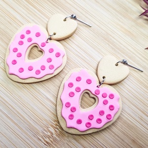 Cercei Donut Roz în Formă de Inimă � Bijuterii handmade din lut polimeric - bijuterii - cercei - cercei lungi - Artynos.ro