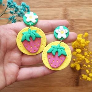 Cercei Căpșuni � Bijuterii handmade din lut polimeric, inspirație de vară - bijuterii - cercei - cercei lungi - Artynos.ro