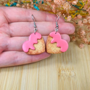 Cercei Inimă Waffle cu Căpșune � Bijuterii handmade din lut polimeric - bijuterii - cercei - cercei lungi - Artynos.ro