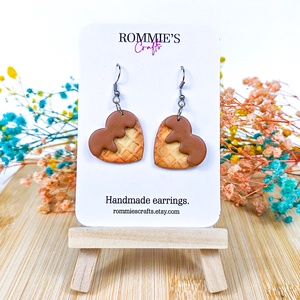 Cercei Inimă Waffle cu Ciocolată � Bijuterii handmade din lut polimeric - bijuterii - cercei - cercei lungi - Artynos.ro