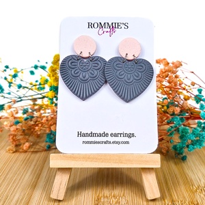 Cercei Inimă cu Mandala Embosată � Bijuterii handmade din lut polimeric - bijuterii - cercei - cercei lungi - Artynos.ro